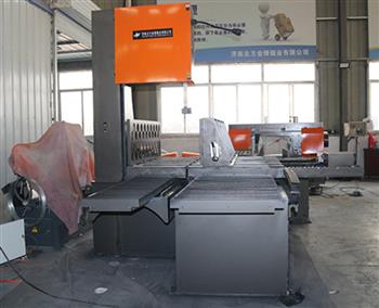 金鋒鋸業(yè)石墨帶鋸床有什么優(yōu)勢(shì)